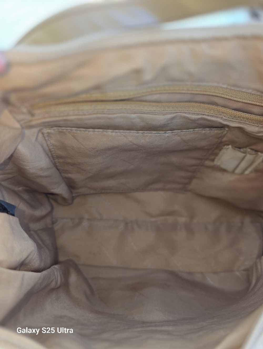 Aurielle Vintage 90s Beige Slouchy Leather Hobo Bag - Picture 11 of 17